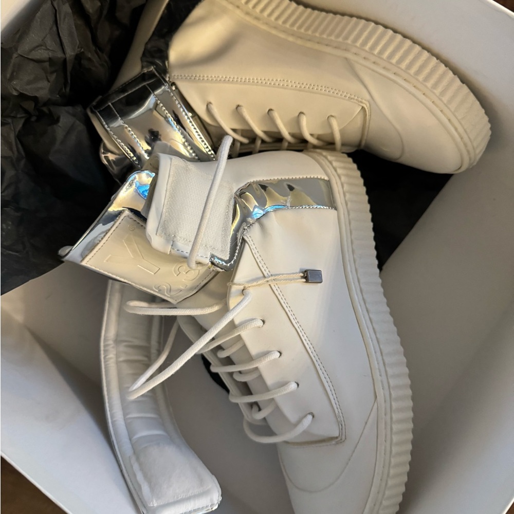White sneakers with silver size 7